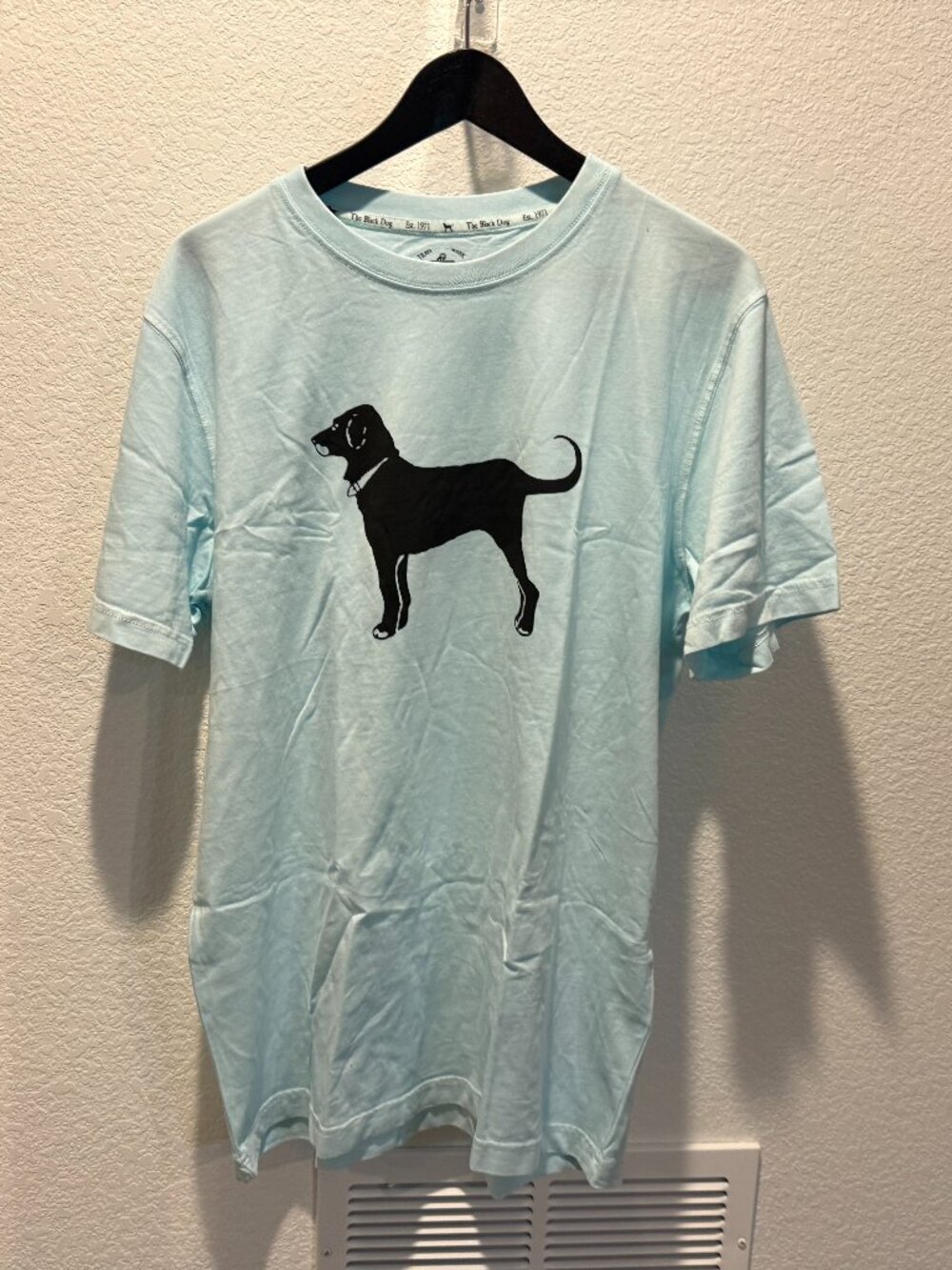 The Black Dog - Marthas Vinyard T-Shirt NWOT - Medium